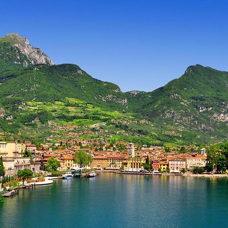 The Bon'Ora Apartment - Happy Rentals Riva del Garda Buitenkant foto